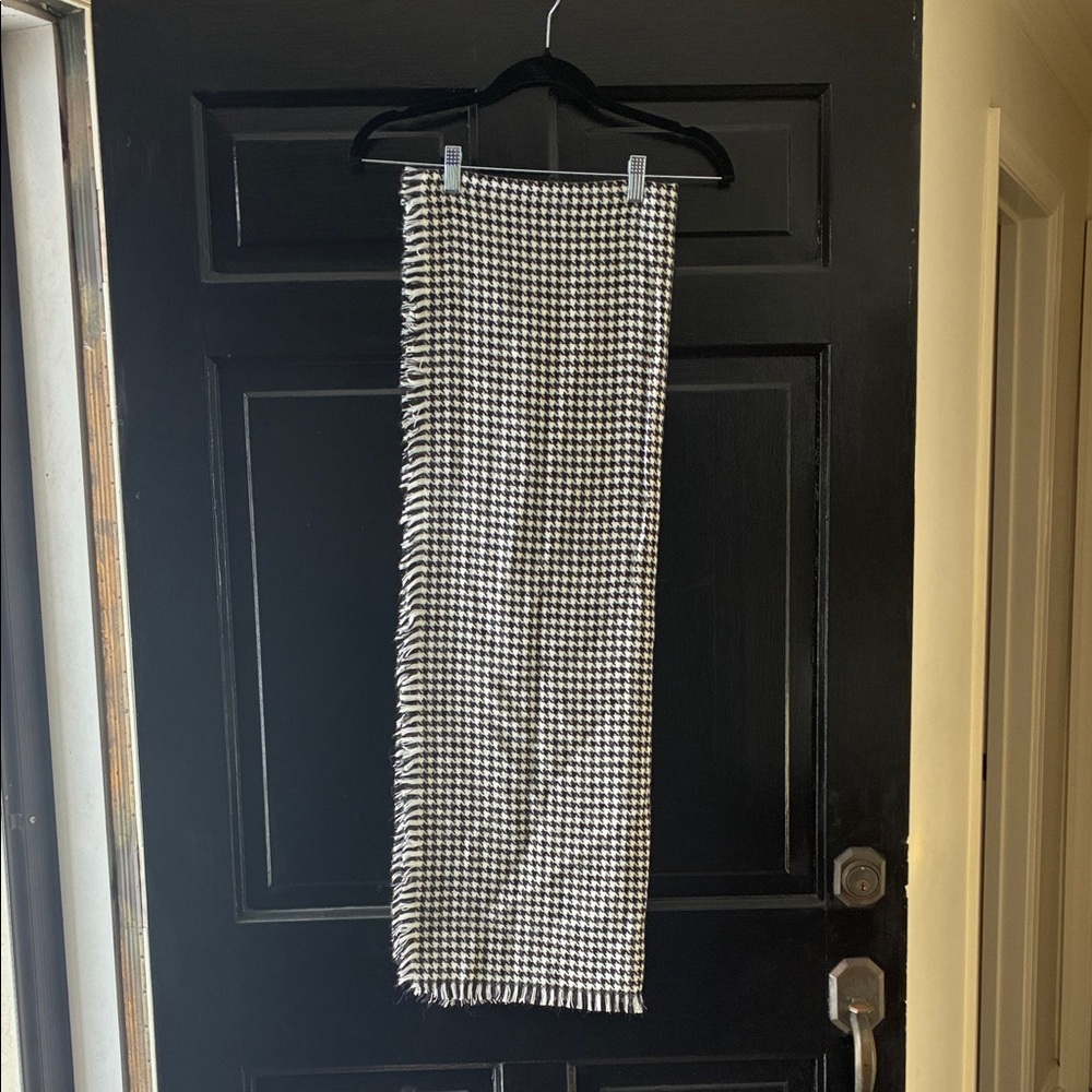 Black and White Houndstooth Scarf